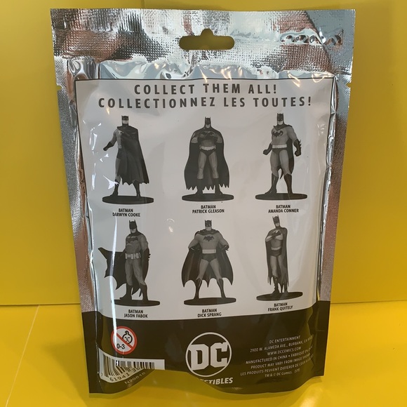 Black and White Batman mini figure - Picture 3 of 3